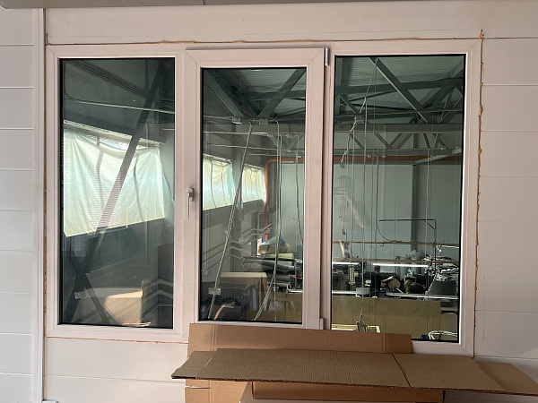 Остекление производственного помещения из сэндвич-панелей фото 2