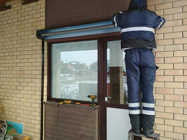 Установка автоматических защитных рольставней Алютех фото 2