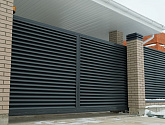 Забор с заполнением металлическими жалюзи по RAL 7024 (графит)