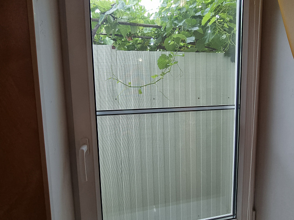 Замена старого одностворчатого пластикового окна на новое из профиля Aluplast фото 3