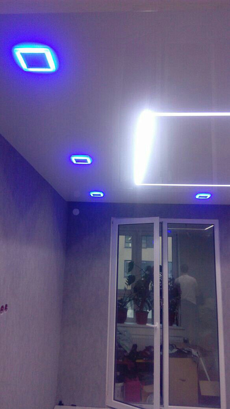 Выполнили потолки со встроенными световыми линиями и спотами в квартире площадью 57 м2  фото 1