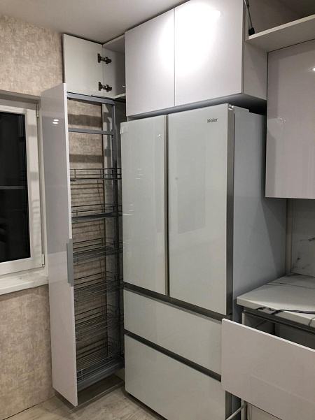 Сдали заказчику кухонный гарнитур в премиальной комплектации благородного белого цвета фото 5