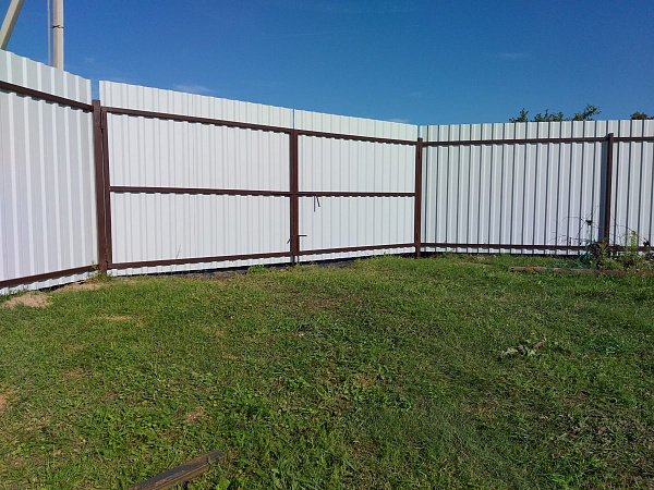 Ограждение по периметру участка из одностороннего профнастила - 270 метров фото 4