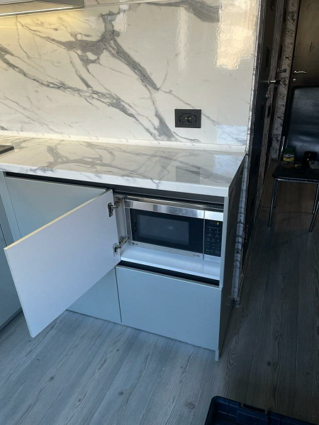 Г-образный кухонный гарнитур в однокомнатную квартиру фото 3