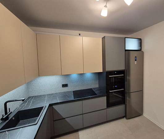 Реализовали угловую кухню с эмалированными фасадами МДФ фото 2