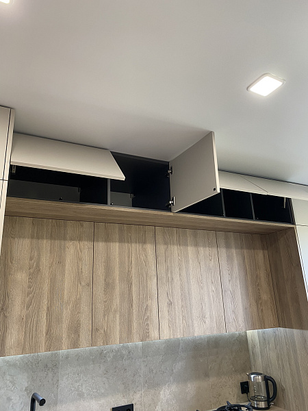 Стильная кухня с фасадами AGT Supramat, размеры 4139 х 2611 х 700 фото 8