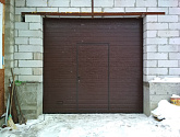 Установили гаражные секционные ворота Алютех