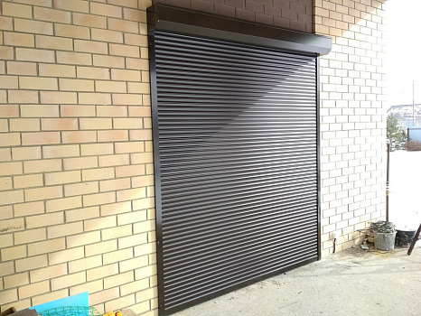 Установка автоматических защитных рольставней Алютех фото