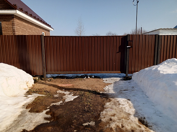 Автоматические откатные ворота с заполнением профлистом фото 2