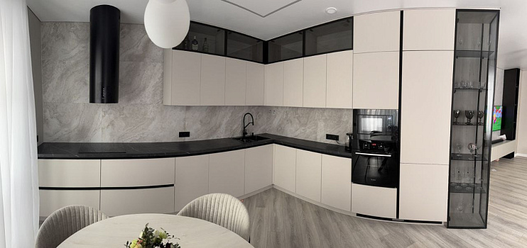 Белая угловая кухня с фасадом из МДФ фото