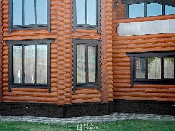 Остекление двухэтажного дома 18-ю пластиковыми окнами фото 1