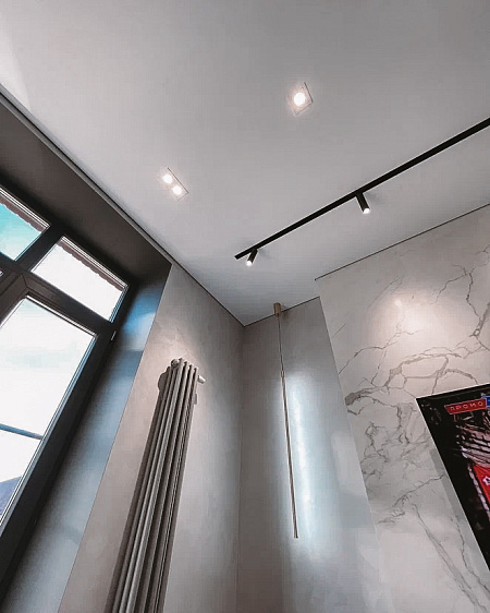 Теневой потолок в санузел фото 1