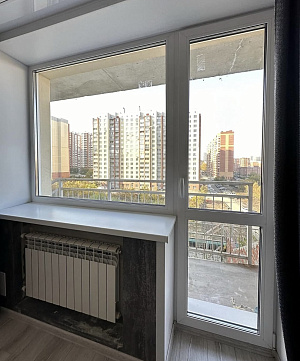 Заменили балконный блок от застройщика на новый из теплого профиля Veka  фото 1