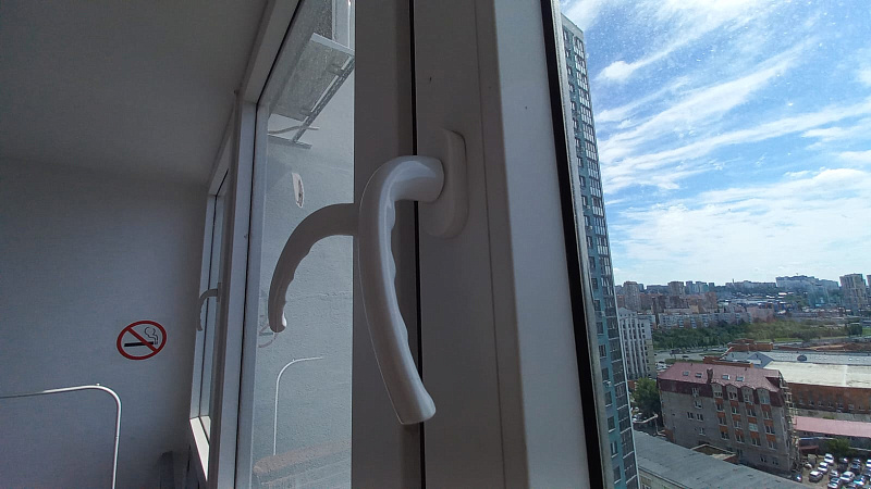 Остеклили лоджию на 4 створки окнами из профиля Rehau фото 2