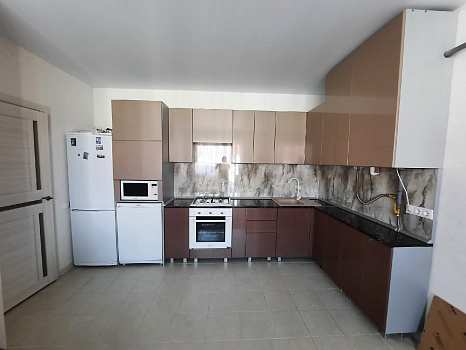 Недорогая кухня с комбинированными фасадами  фото