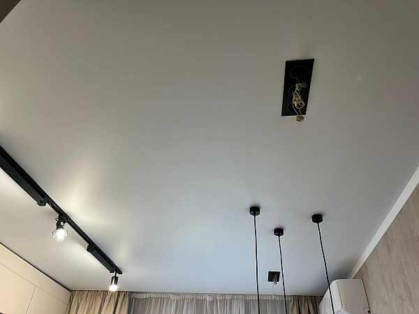 Белый теневой потолок под ключ фото 1