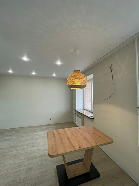 Натяжной теневой потолок из сатинового полотна фото 2