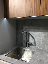 Прямой кухонный гарнитур с МДФ фасадами и столешницей Egger фото 2