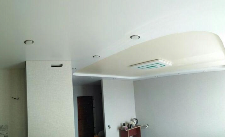 Установили двухуровневый потолок в гостиной площадью 20 м2 фото 3