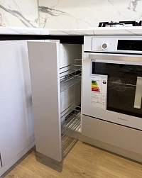 П-образный функциональный гарнитур для маленькой кухни фото 4