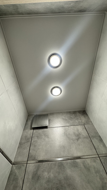 Матовый натяжной потолок в «домик неизвестного архитектора» фото 1