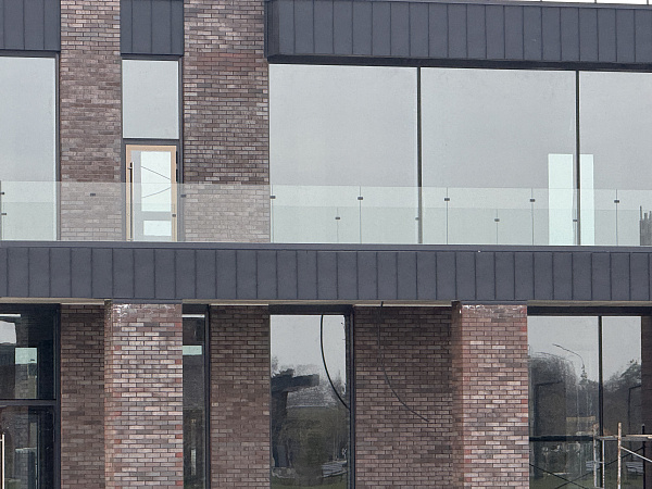 Остекление коммерческого объекта фасадными системами Schuco фото 2