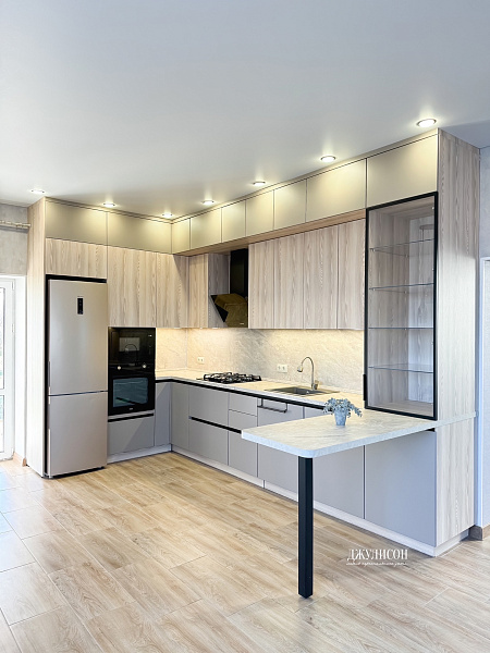 Установили угловую кухню в современном стиле полной комплектации фото 1