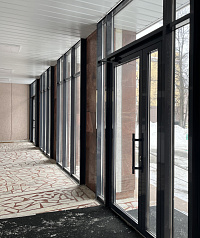 Остекление входной группы школы фото 4