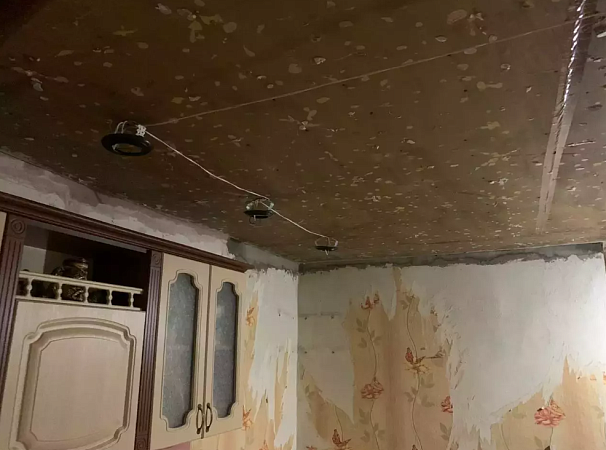 Установили глянцевый натяжной потолок в кухне – 14 м2 из профиля бренда MSD фото 2
