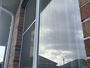 Остекление коттеджа пластиковыми окна Rehau со шпросами фото 7