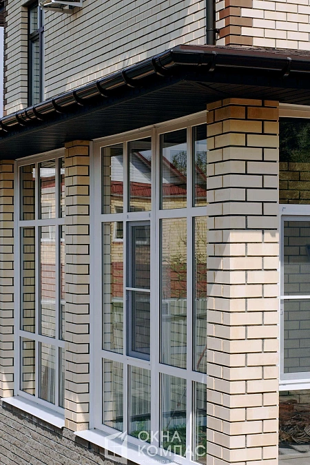 Остекление крытой веранды, встроенной в коттедж фото 6
