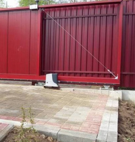 Поставили в частный дом заказчику автоматические откатные ворота DoorHan с блоком автоматики фото 2