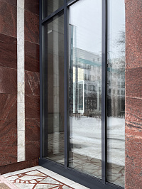 Остекление входной группы школы фото 6