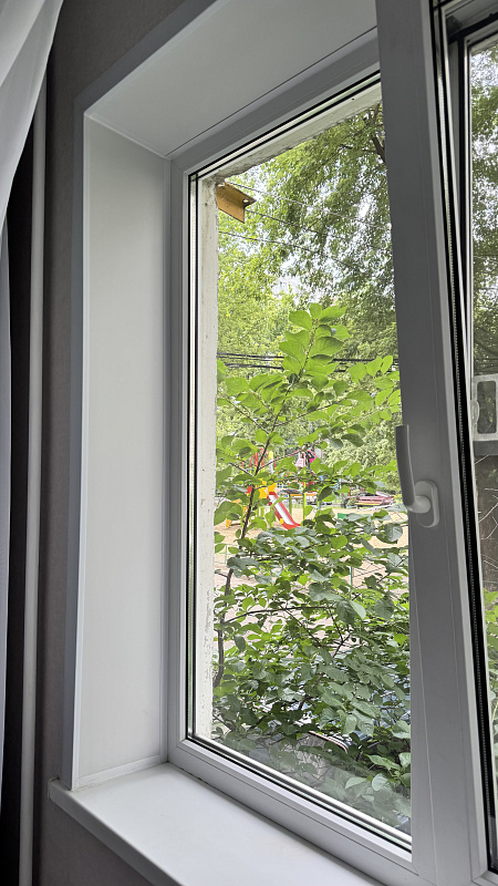 Трёхстворчатое ПВХ окно из теплого профиля KBE фото 2
