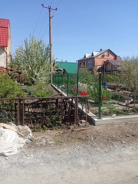 Установили забор из сетки 3-D гиттер высотой - 1,50 м фото 2