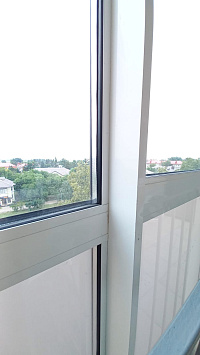 Остеклили лоджию в новостройке холодным алюминиевым профилем ASG-45 фото 1