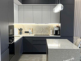 Установили кухню с островом 