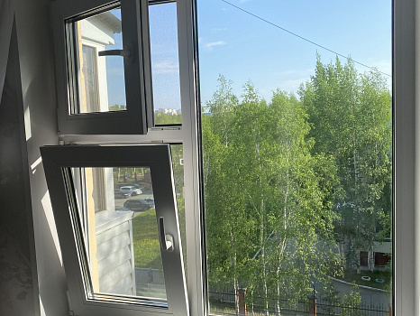 Замена двухстворчатого окна на новое Rehau в квартире фото