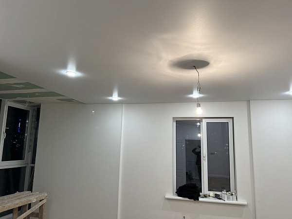 Матовый натяжной потолок в квартире 53 кв.м. фото 1