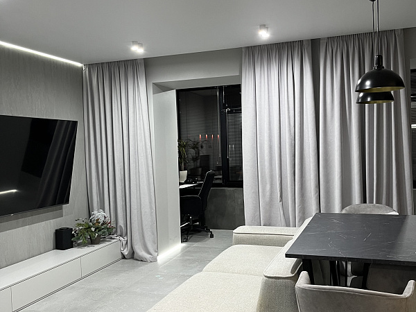 Натянули теневой потолок во всей квартире фото 1