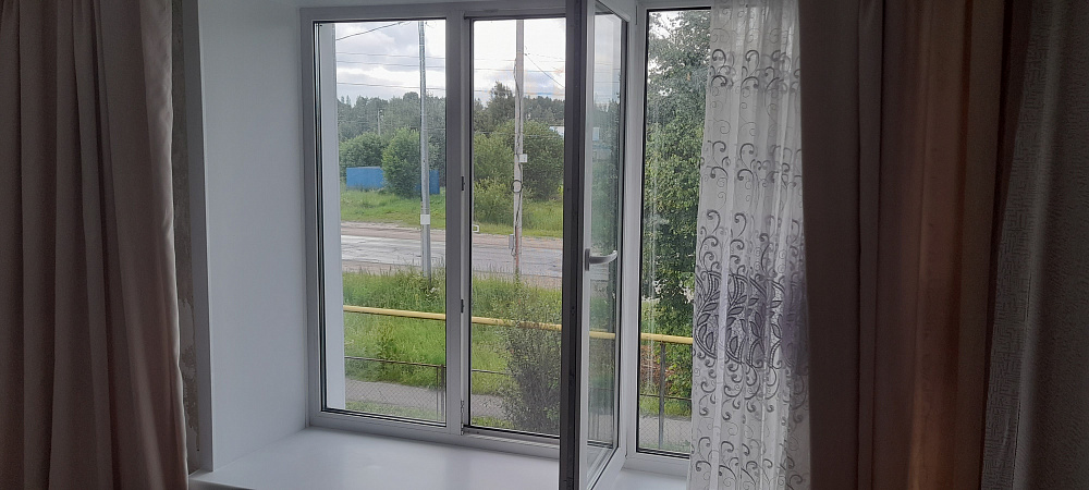 Трехстворчатое окно Рехау с двухкамерным стеклопакетом фото 3