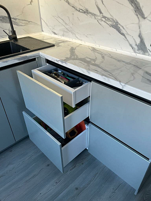 Г-образный кухонный гарнитур в однокомнатную квартиру фото 4