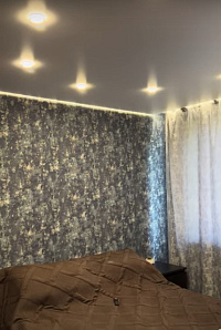 Парящий натяжной потолок на чёрном профиле фото 1