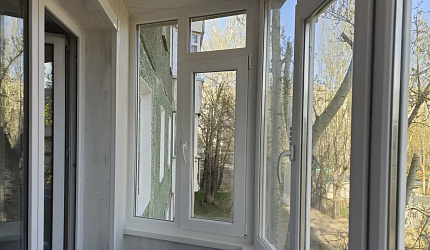 Установили пластиковые окна и отделали балкон фото