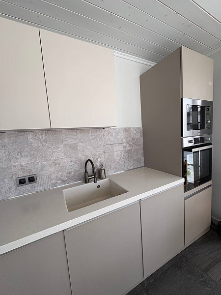 Изготовление и монтаж недорогой прямой кухни 3,8 м в частном доме фото 2