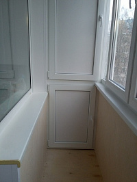 Выполнили остекление «от плиты до плиты» на балконе многоквартирного дома фото 2