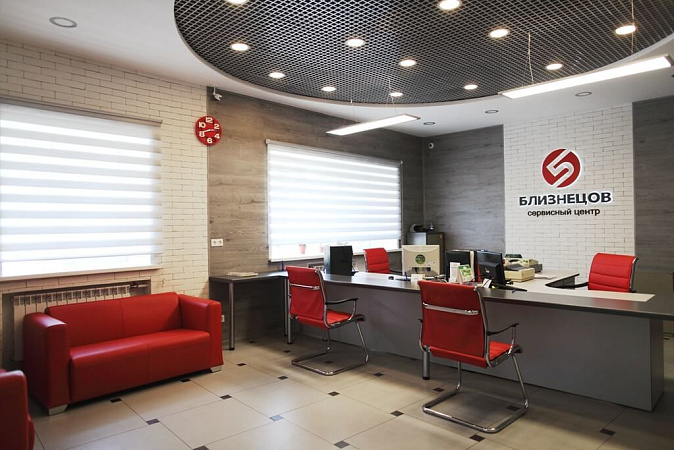 Установка классических жалюзи фактуры «Зебра» для сервисного центра «5 Близнецов» фото 1