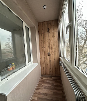 Установка пластиковых окон на балкон с отделкой под ключ фото 3