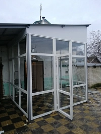 Остеклили входную зону для частного дома фото 2