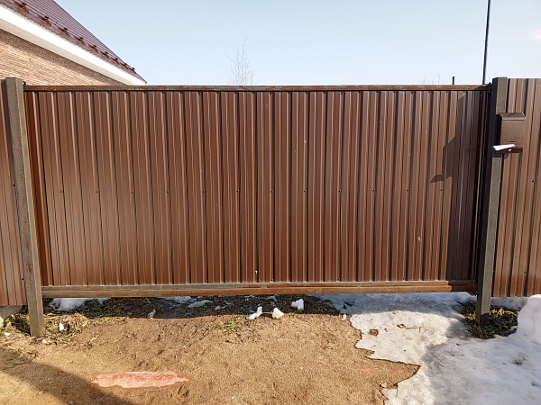 Автоматические откатные ворота с заполнением профлистом фото 3